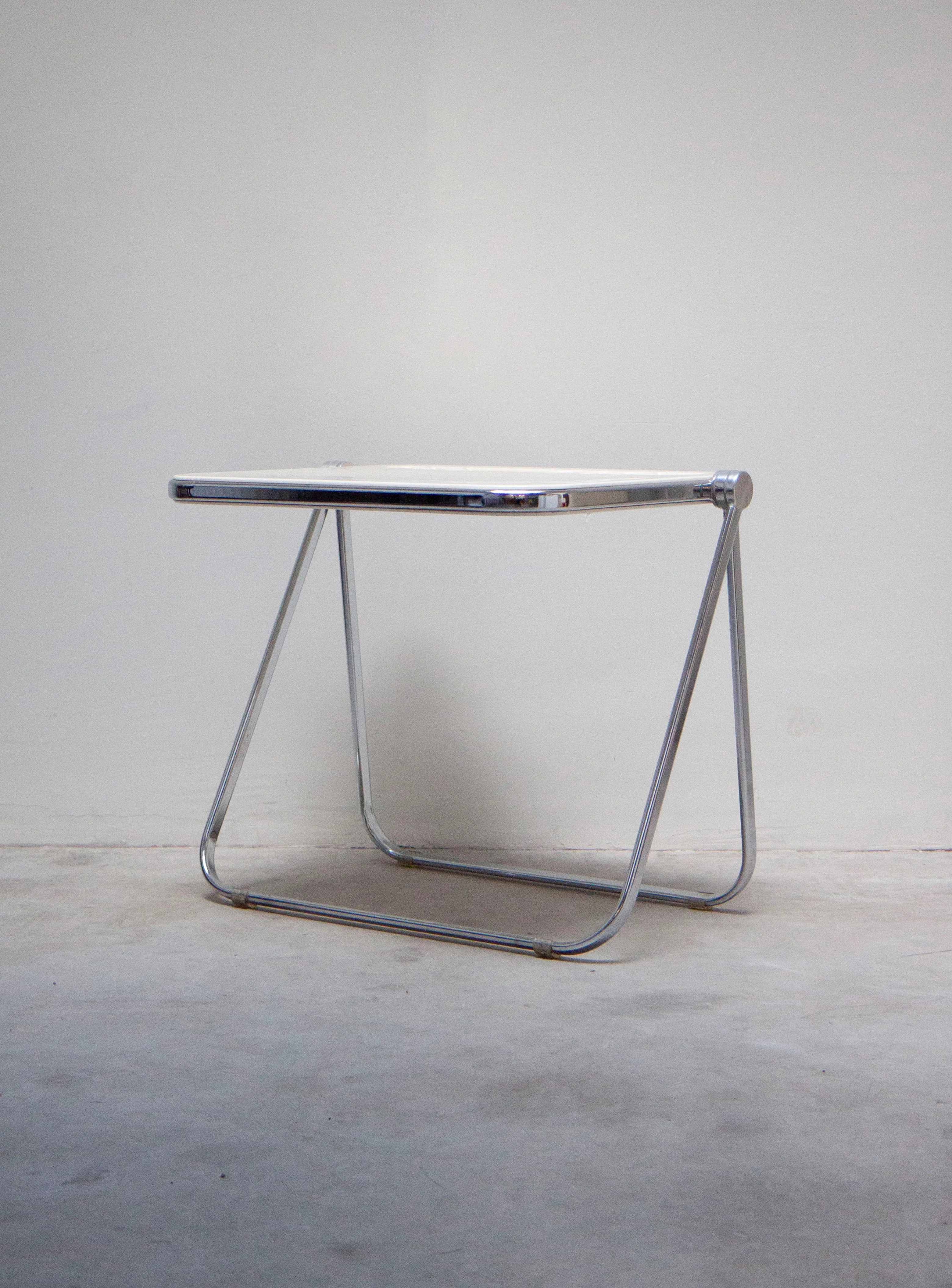Castelli Platone Desk by Giancarlo Piretti (White) - Image 2