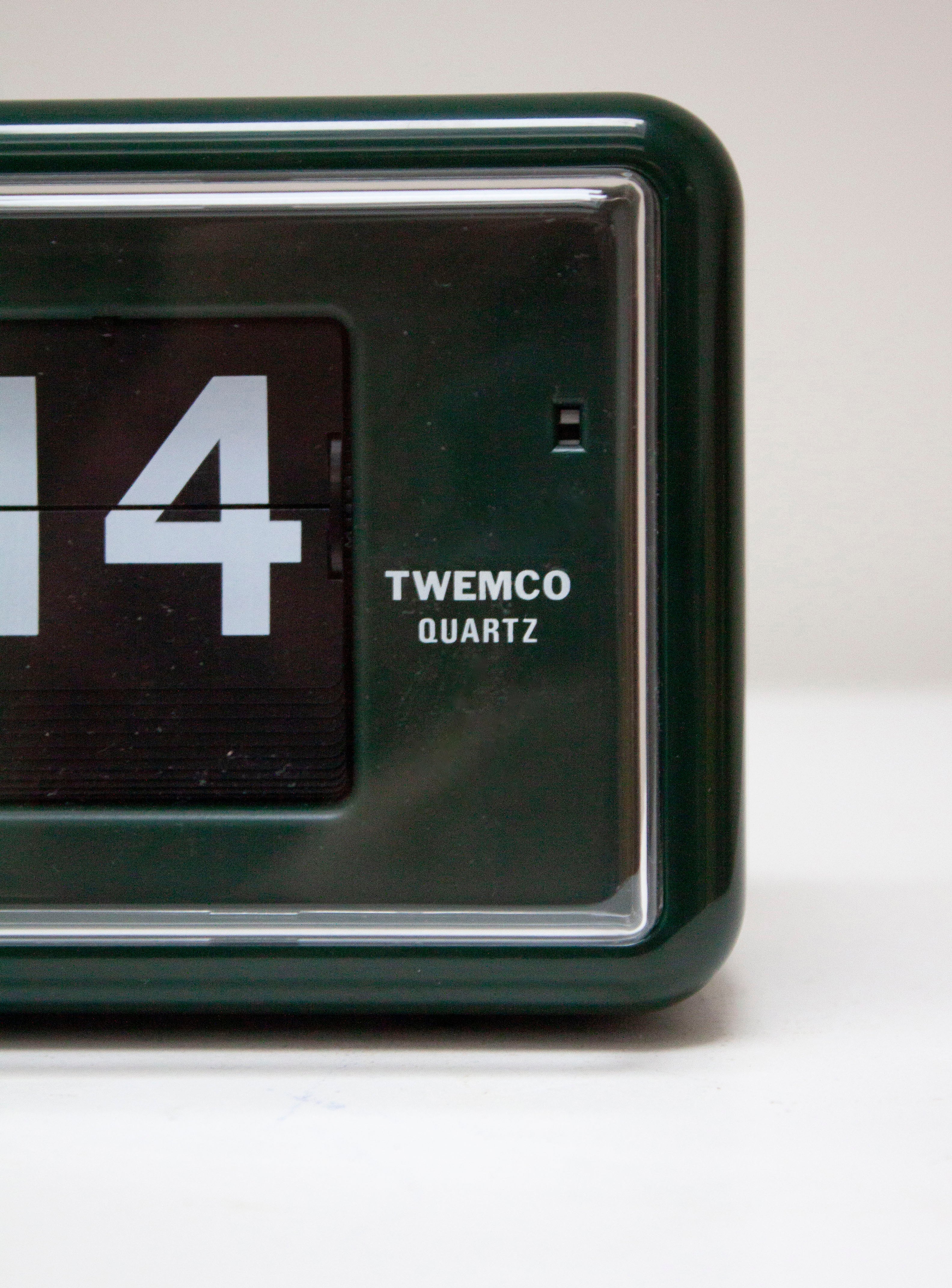 Twemco AL-30 Alarm Flip Clock (Green/Black) - Image 3