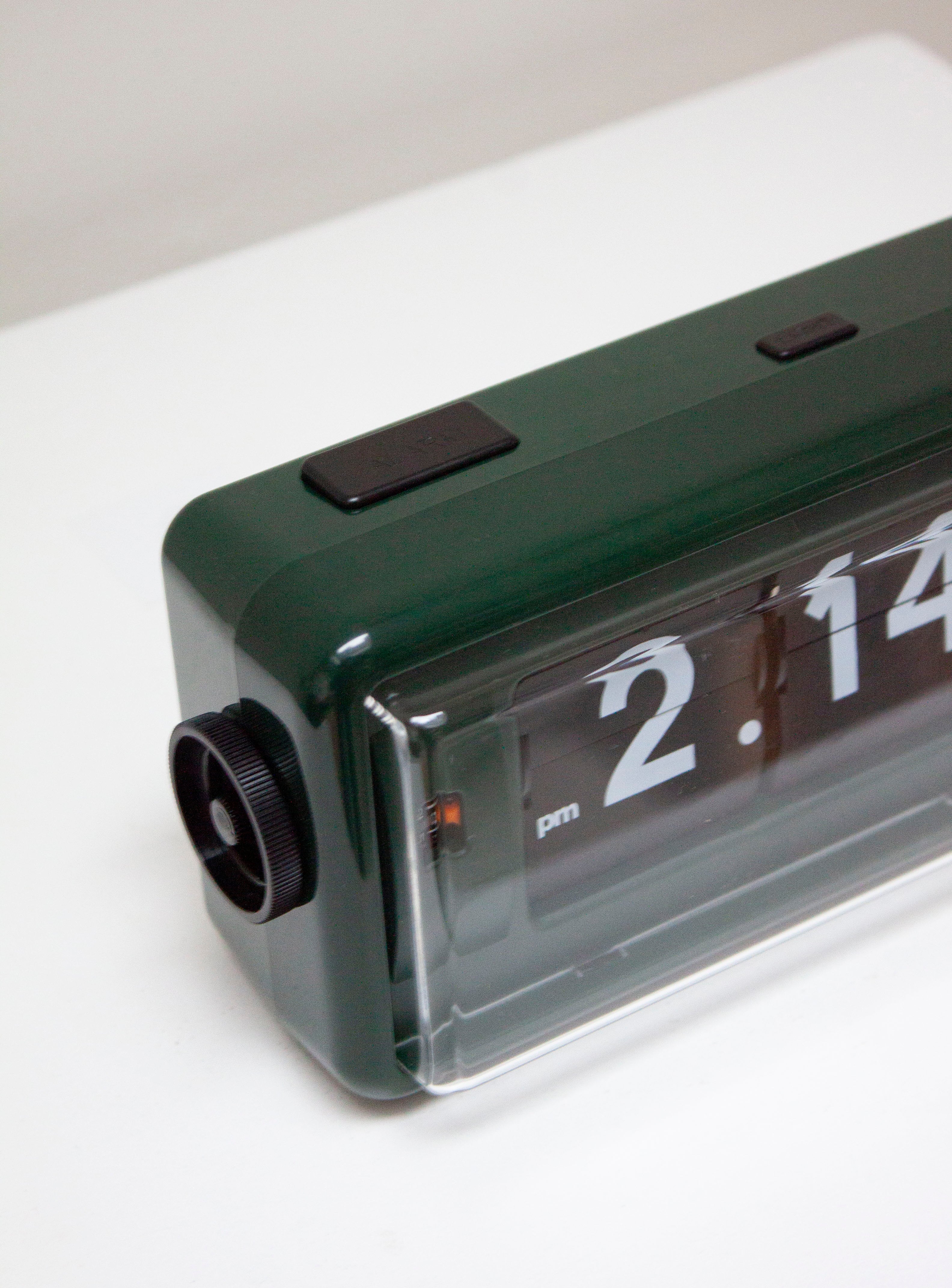 Twemco AL-30 Alarm Flip Clock (Green/Black) - Image 4