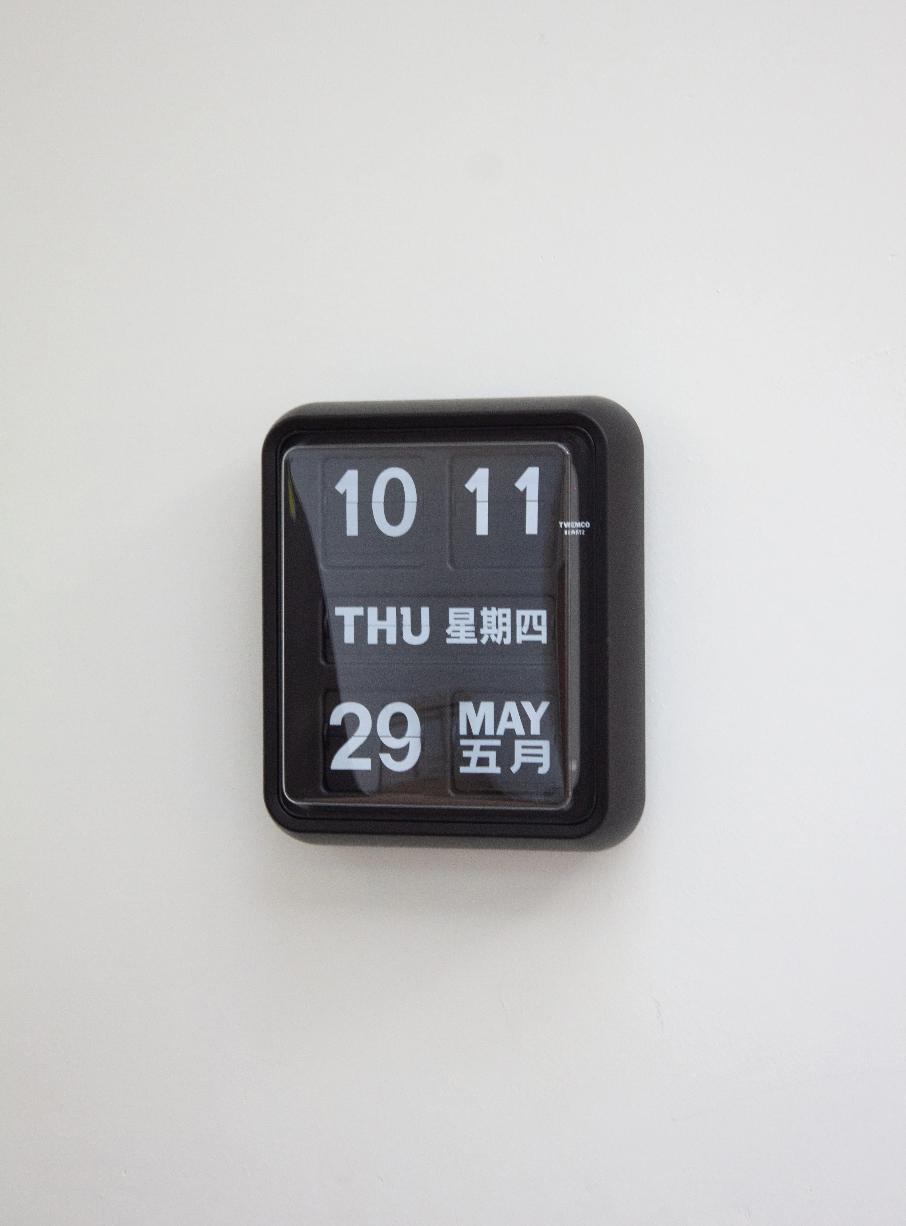 Twemco BQ-170 Calendar Wall Flip Clock (Black/Black) - Image 2