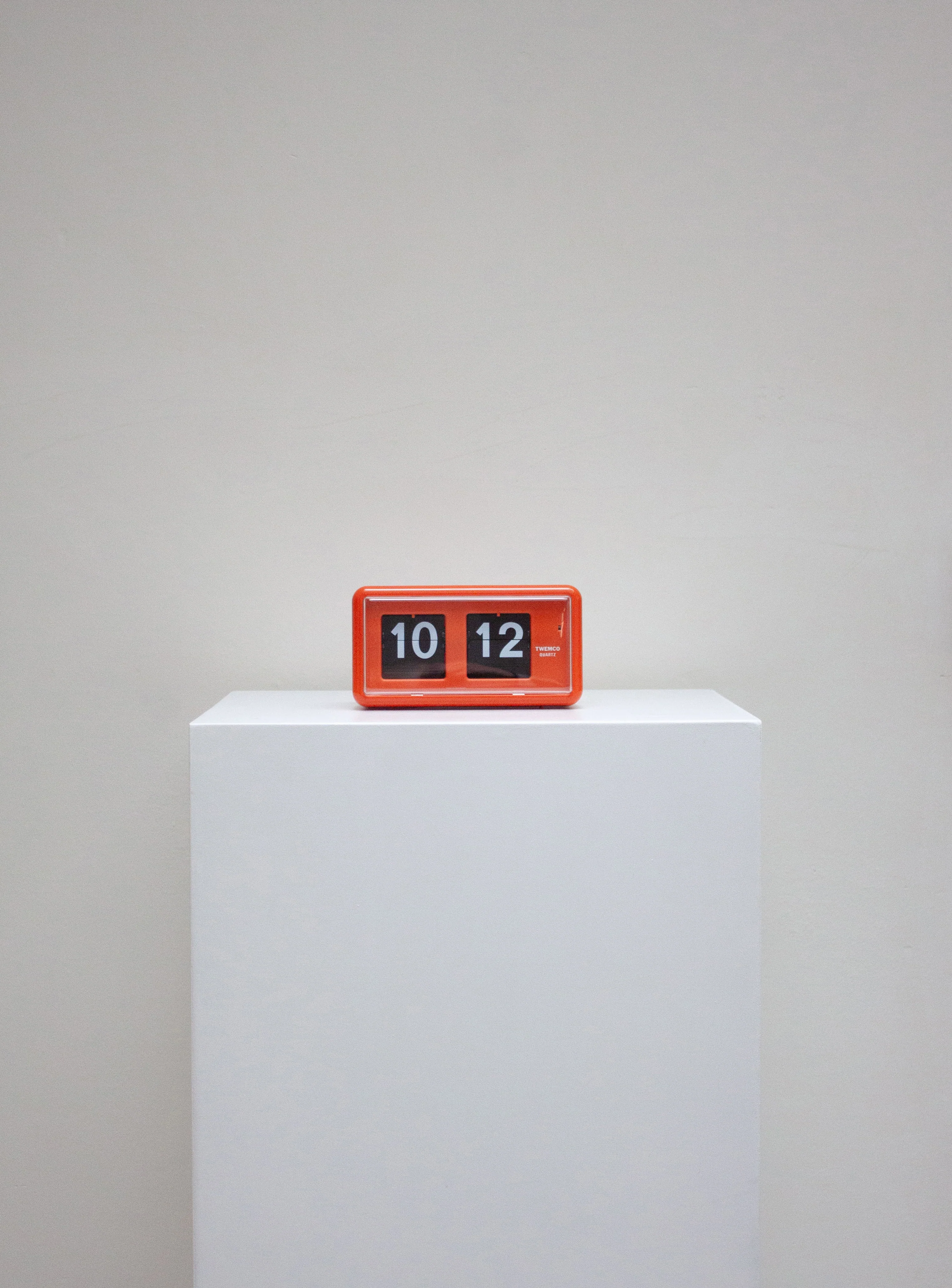 Twemco QT-30 Flip Clock (Orange) - Image 2