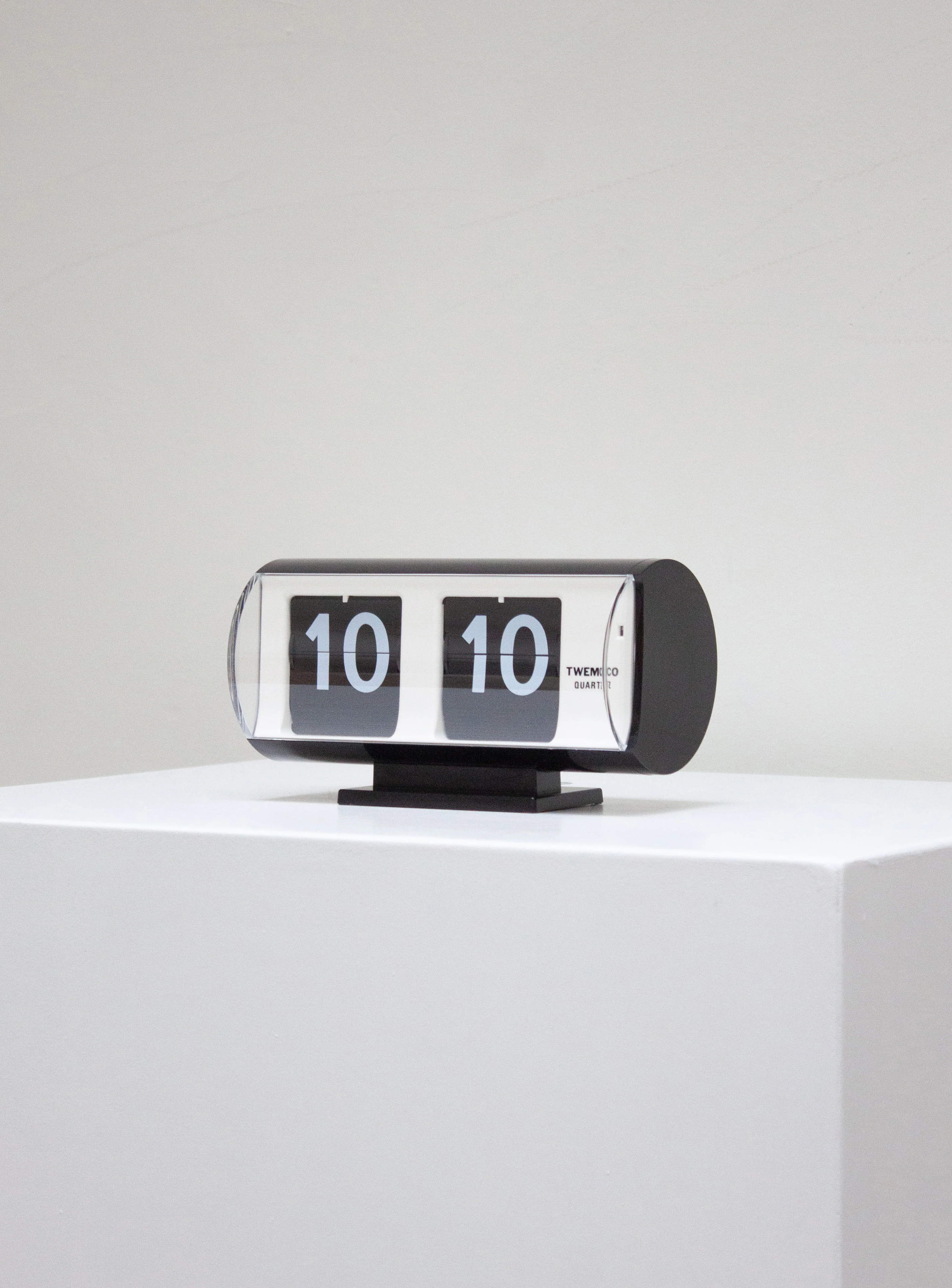 Twemco QT-30T Flip Clock (Black)