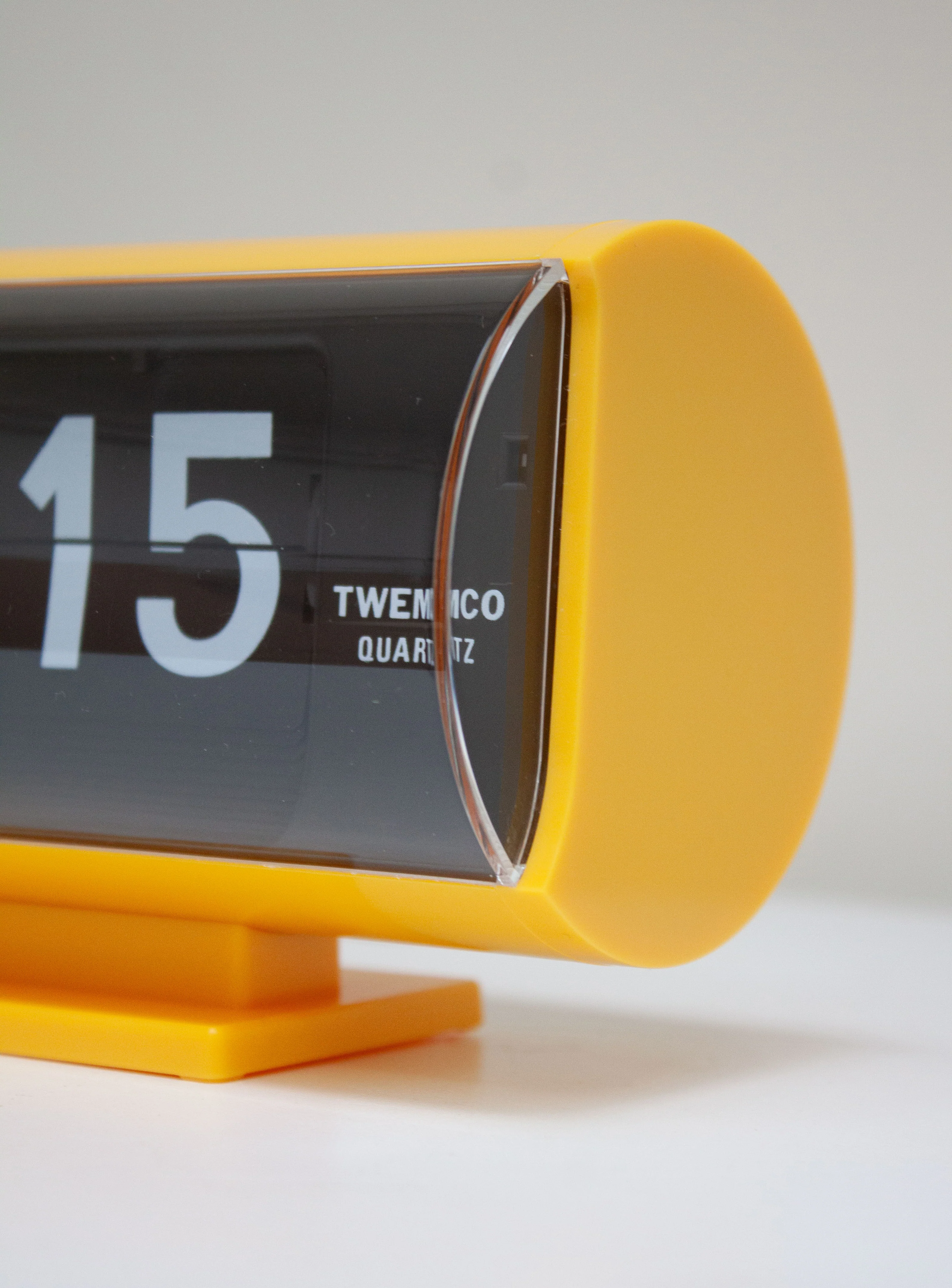 Twemco QT-30T Flip Clock (Yellow) - Image 6