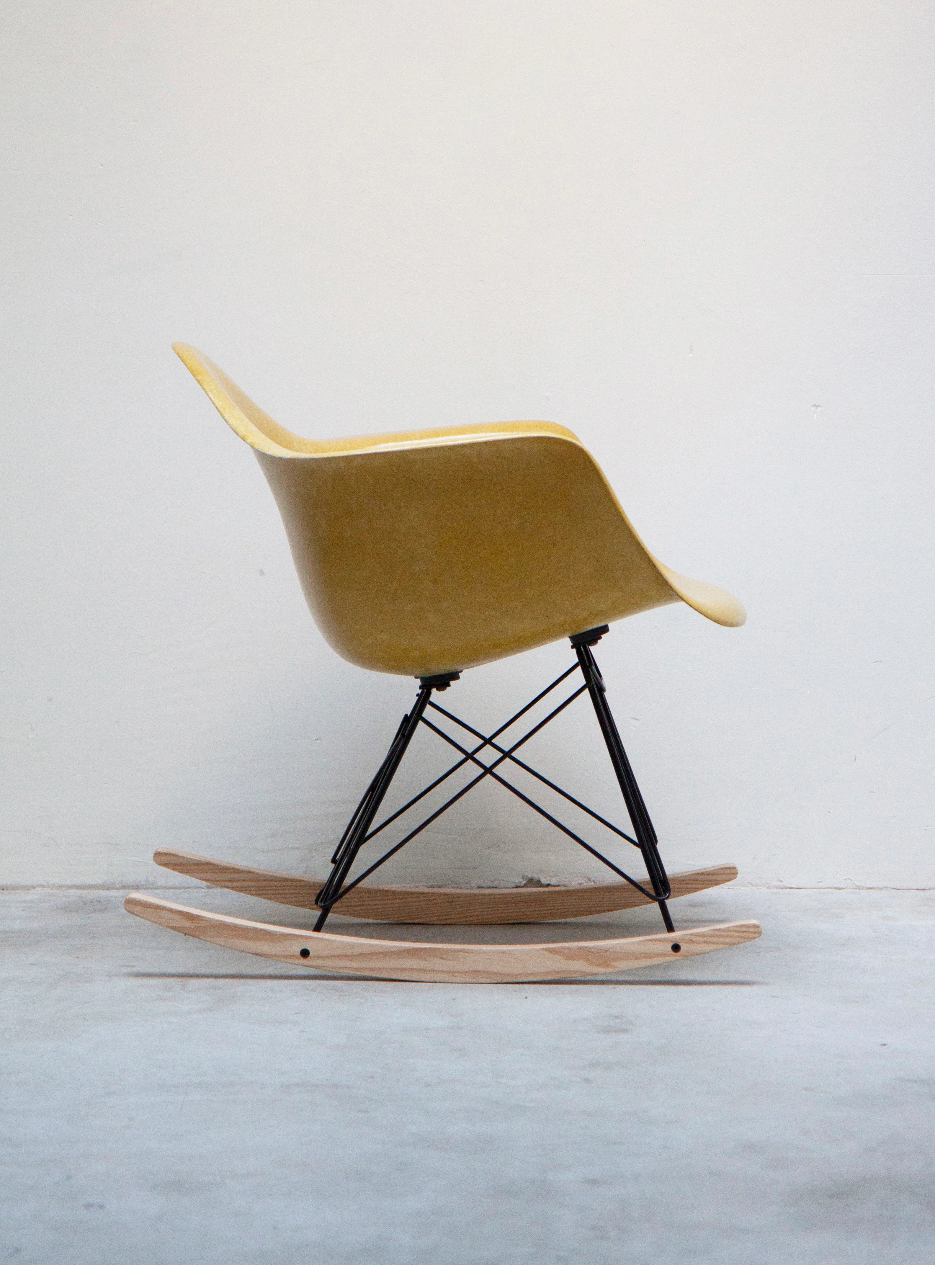 Herman Miller RAR Rocking Chair by Charles & Ray Eames (Brilliant Yellow) - Image 3