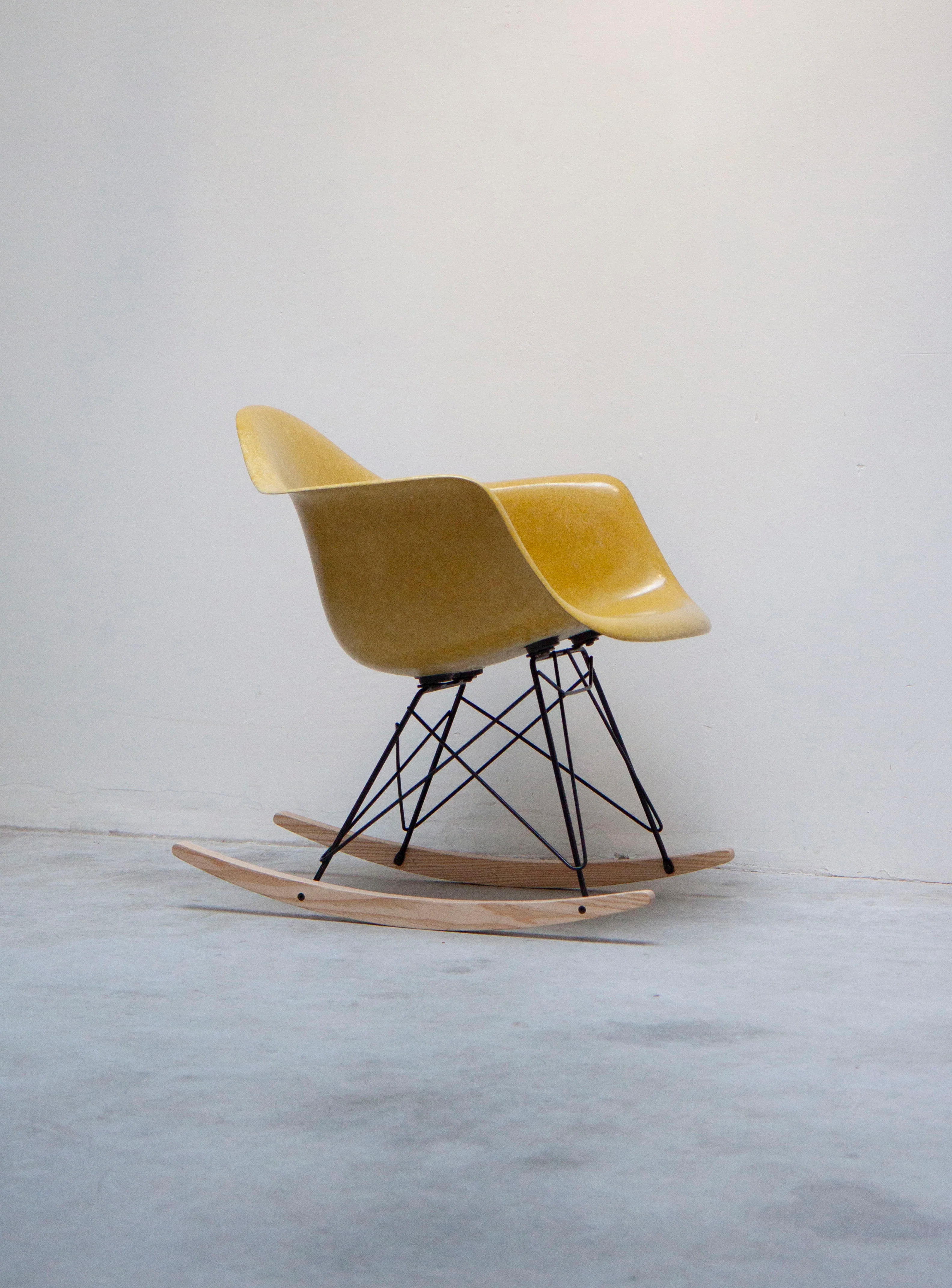Herman Miller RAR Rocking Chair by Charles & Ray Eames (Brilliant Yellow) - Image 4