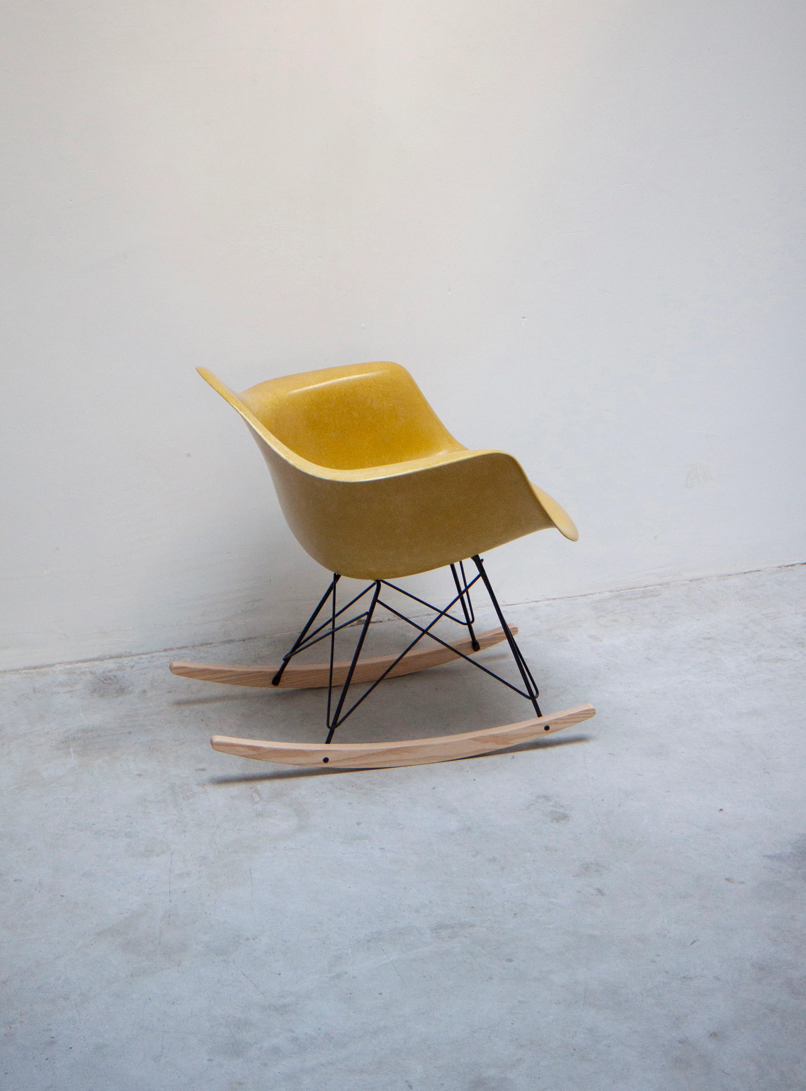 Herman Miller RAR Rocking Chair by Charles & Ray Eames (Brilliant Yellow) - Image 5